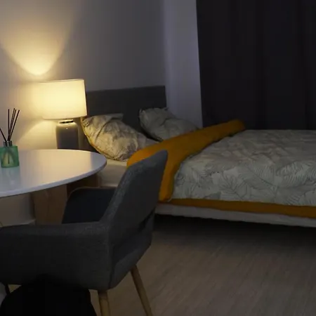 Charming Saint Martin Apartment Pontoise